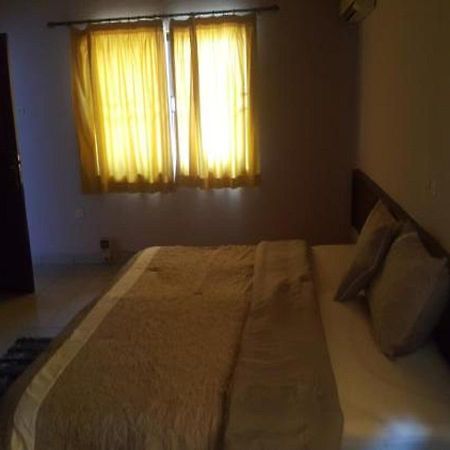 First Choice Hotel Accra Extérieur photo
