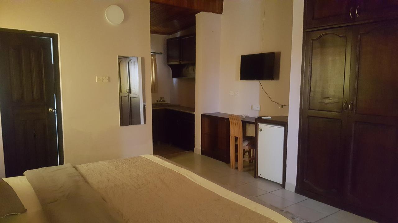 First Choice Hotel Accra Extérieur photo