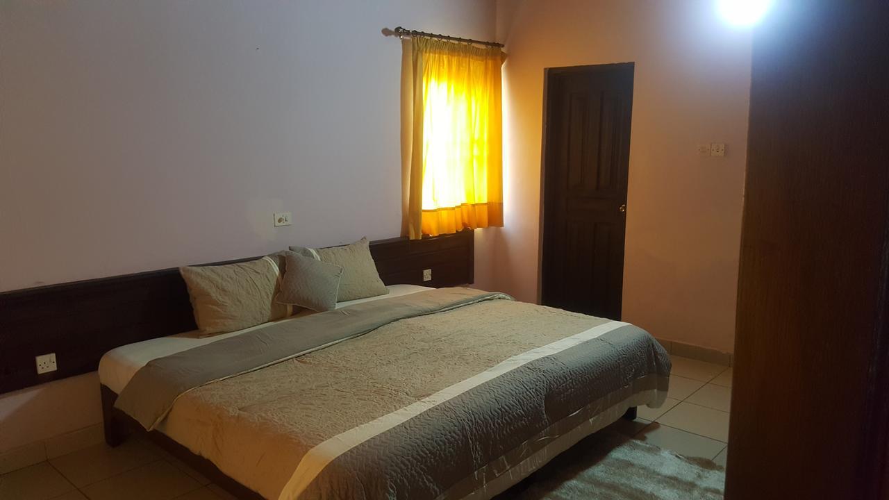First Choice Hotel Accra Extérieur photo